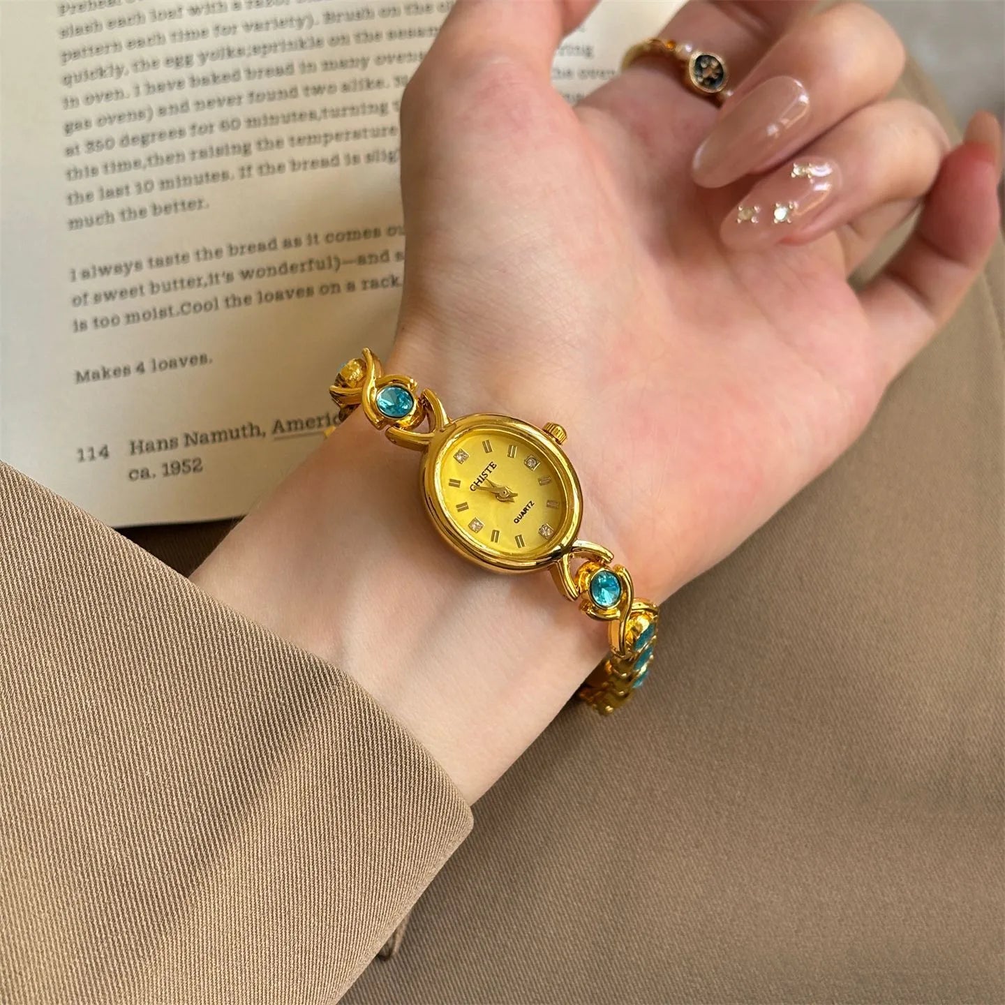 Vintage Gold Quartz Watch For Women Compact Elegant Stylish Alloy Bracelet Luxury Miniature Precision High-End Sensation