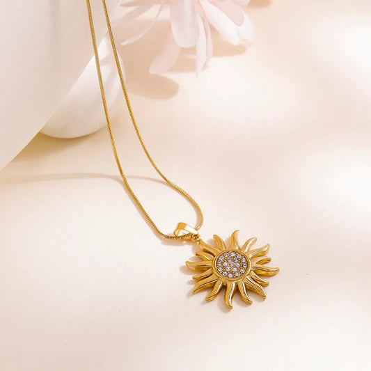 French Style 304 Stainless Steel Heart Pendant Necklace Vacuum Electroplated 18K Real Gold Zircon Necklace Sun Bow Titanium Steel Necklace