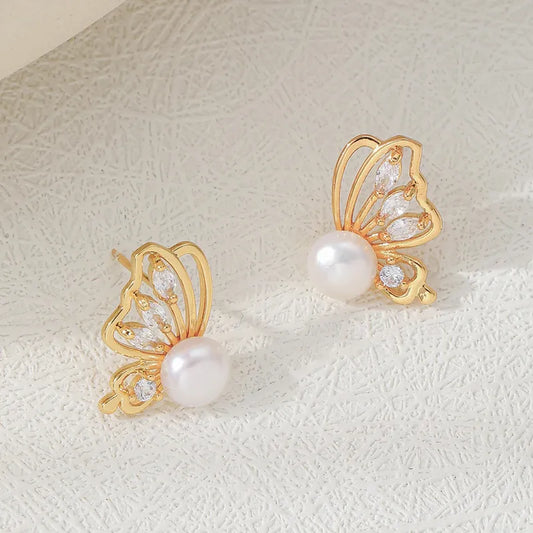 Natural Pearl Embedded Copper Plated 18K Gold Butterfly Earrings Fashionable Casual Romantic Commute Suitable For All Seasons